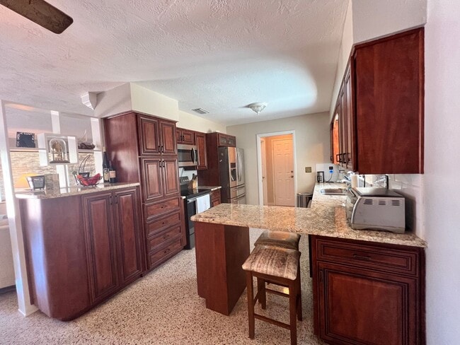 Building Photo - 6month Min. Gulfport High & Dry Home