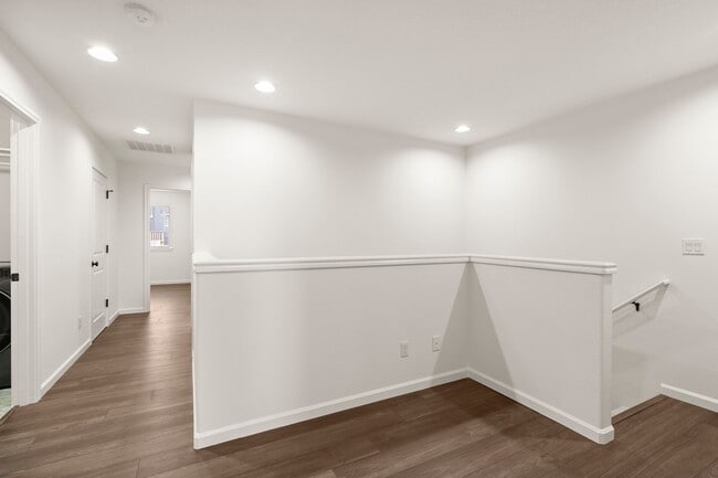 Building Photo - Stunning 3-Bedroom, 2.5-Bath Home in the C...