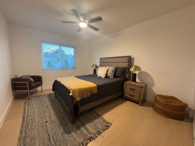 Building Photo - 2669 Clyde Ave