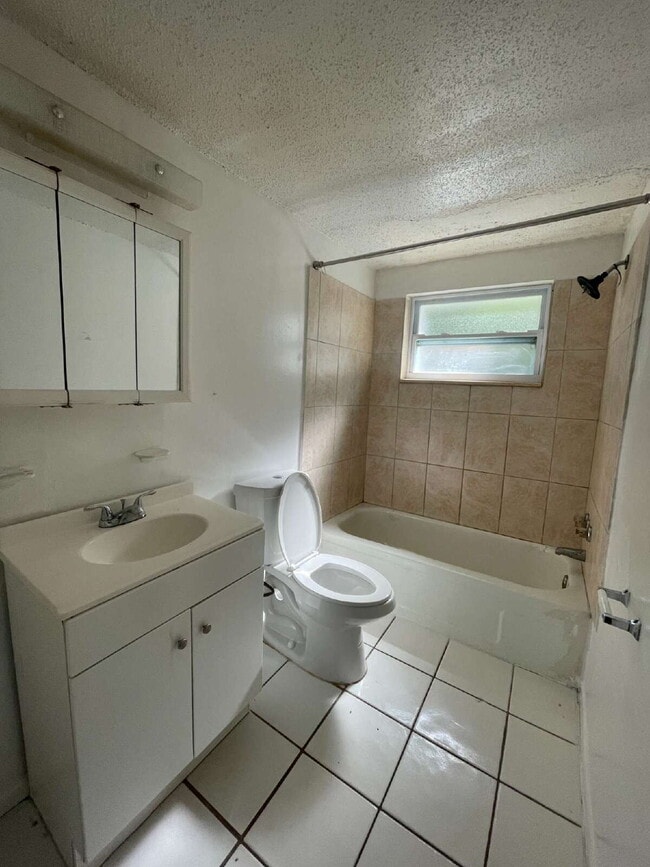 Building Photo - 2-Bedroom and 1-Bathroom