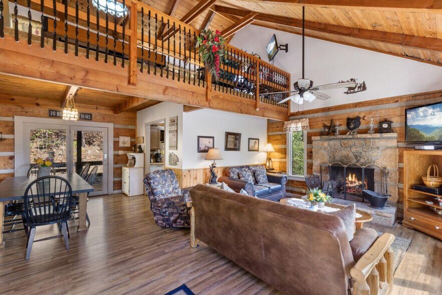 Building Photo - 2747 Overholt Trail