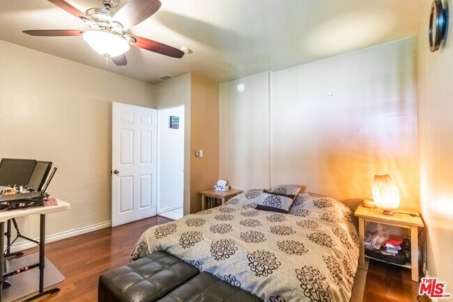 Building Photo - 6445 Tujunga Ave