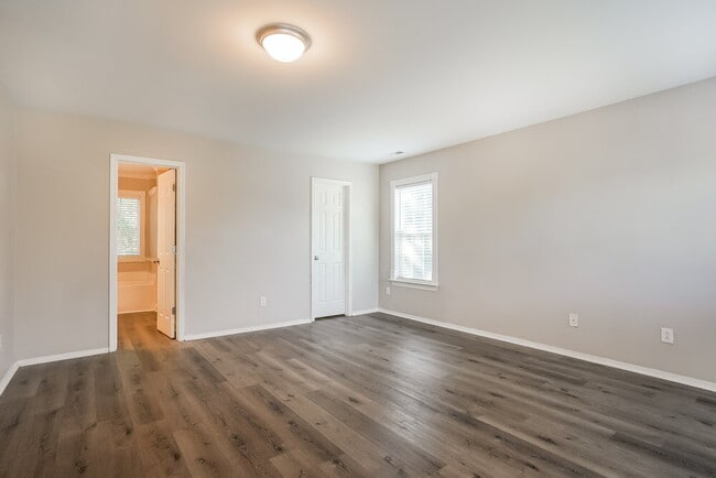 Building Photo - 5001 Satinwood Dr