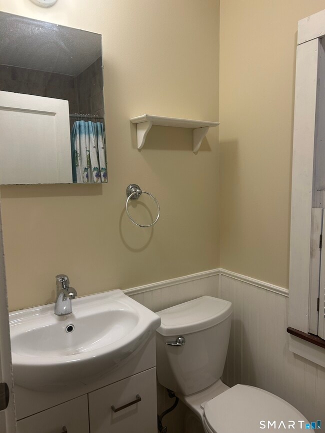 Building Photo - 673 Lovely St