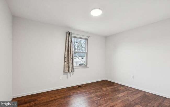 Building Photo - 715 Cooper Landing Rd