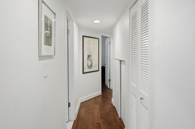 Building Photo - U St Condo | 2 Bed | 1.5 Bath | 975 Sf | Offsite Underground Parking Garage Available for Rent