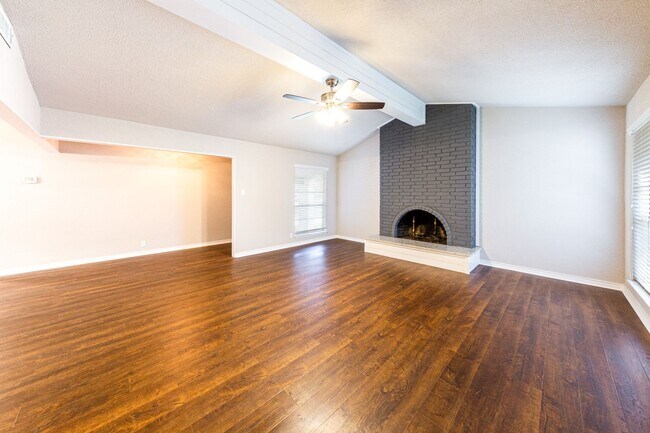 Building Photo - BEAUTIFULLY RENOVATED ONE STORY HOME IN A ...