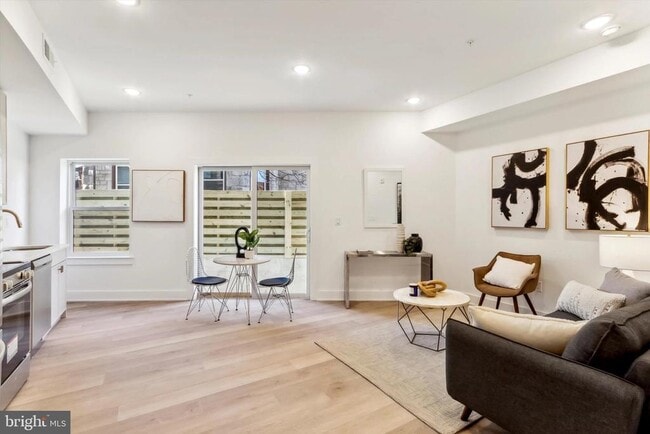 Building Photo - 367 W Hortter St