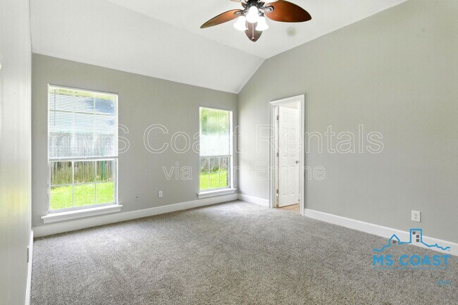 Building Photo - 11360 Creek Dr