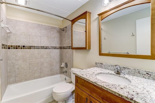 Building Photo - Adorable Amelia Island Beach Cottage – 2BR...