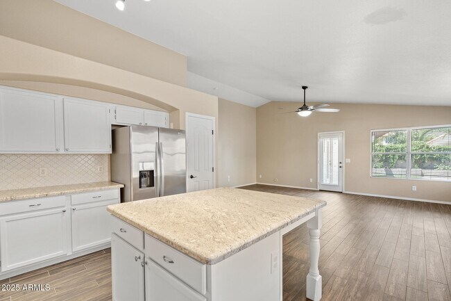 Building Photo - 7936 W Taro Ln