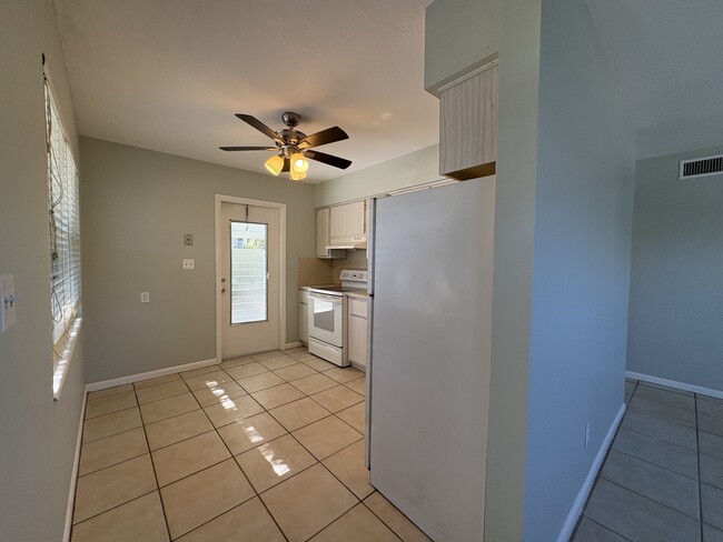 Building Photo - 1093 Hollygate Ln