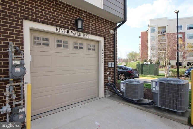 Building Photo - 14911 River Walk Way