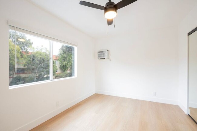 Building Photo - 937 N Orange Grove Ave