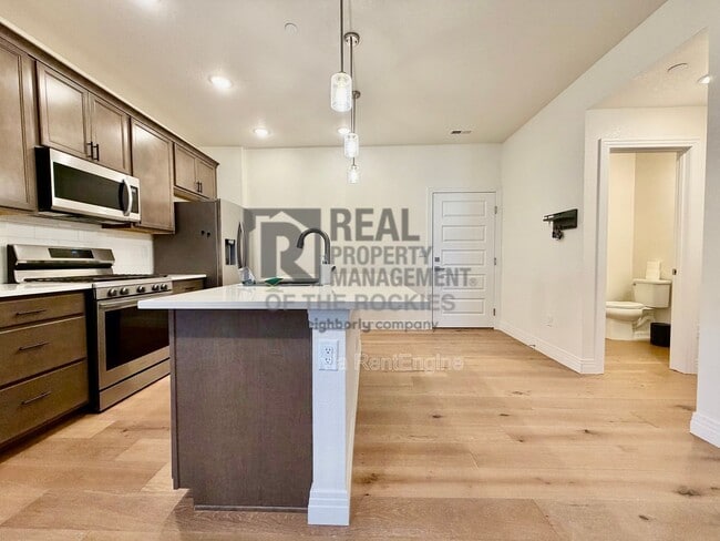 Building Photo - 1203 Bon Homme Richard Dr