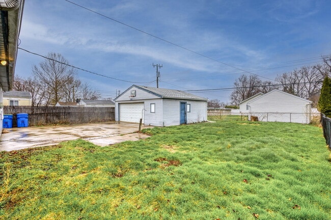 Building Photo - 13679 Sidonie Ave