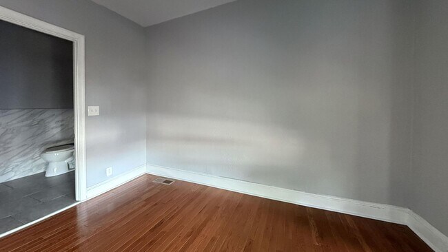 Building Photo - 4BR Home with Exposed Beams & Private Deck in Germantown