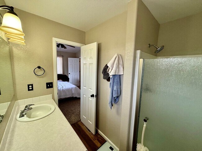Building Photo - Spacious 2 Bed 2.5 Bath Townhouse in Northeast Fort Collins