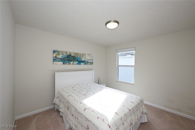 Building Photo - 4816 Lake View Dr