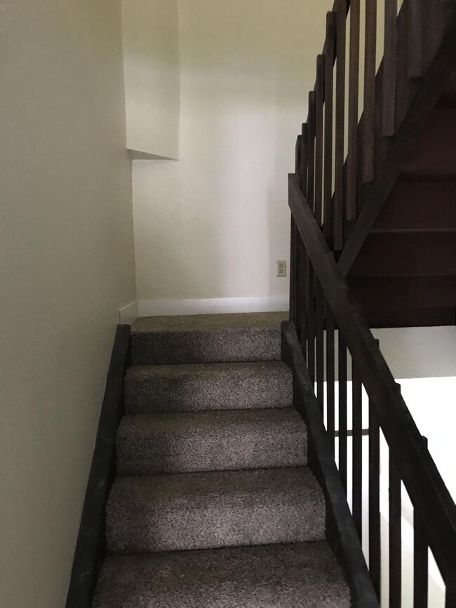 Building Photo - 553 E 200 N
