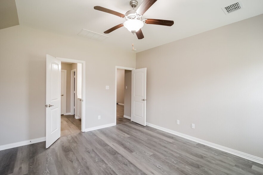 Building Photo - 922 Evergreen St