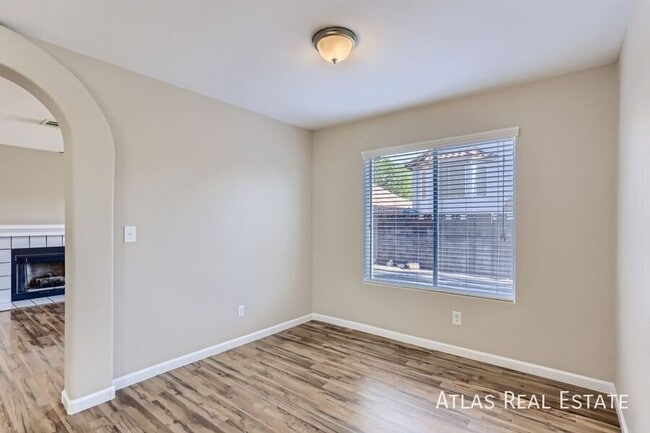 Building Photo - 8112 Dolphin Landing Dr