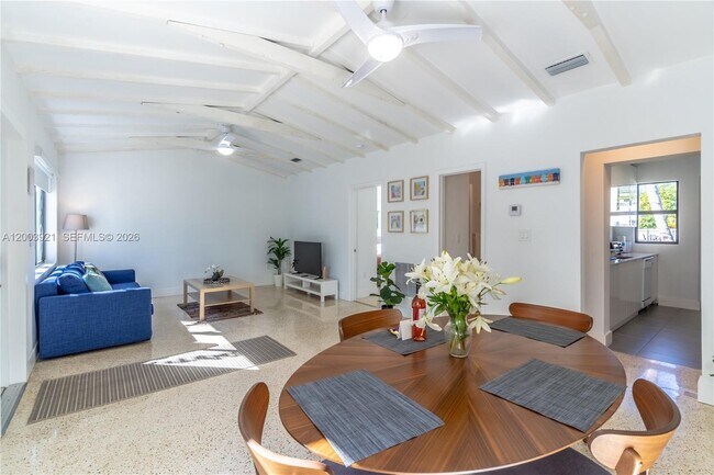 Building Photo - 12344 NE 9th Ave