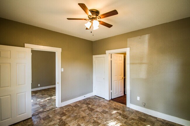 Building Photo - Amazing Home Near Downtown