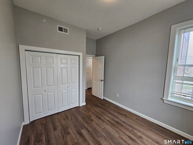 Building Photo - 94-96-96 Edwards St