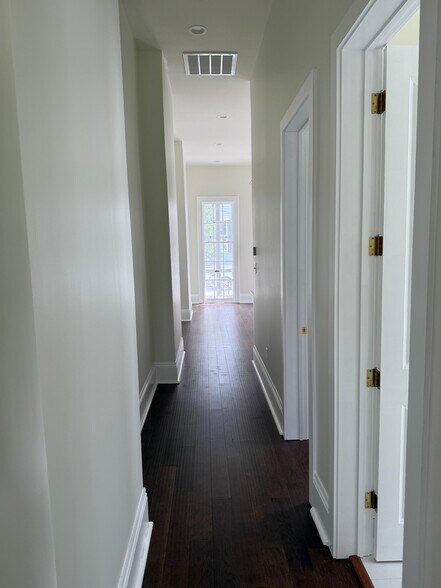 Building Photo - 1423 Thalia St