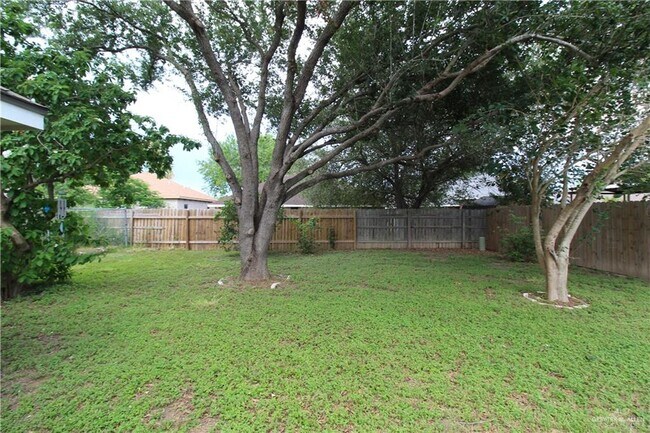 Building Photo - 15 N Edison Ave