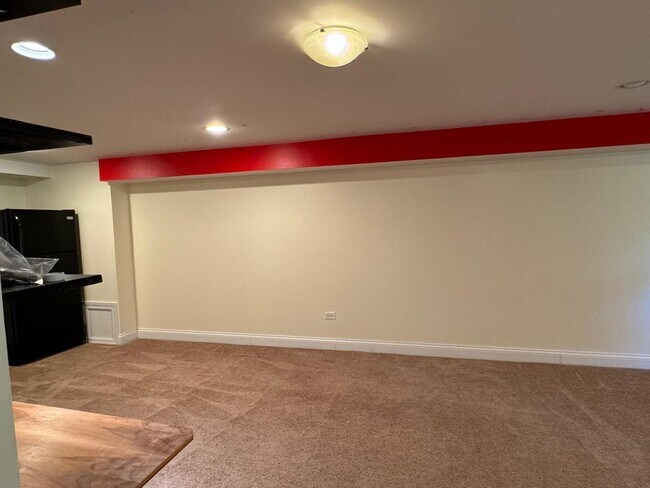 Building Photo - 2527 Oneida Ln