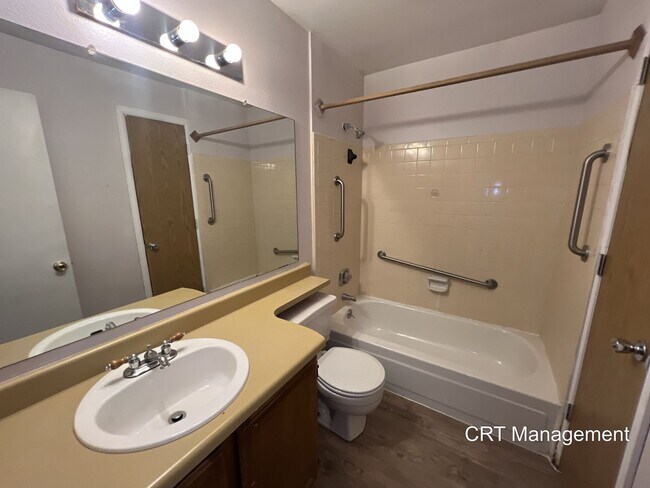 Building Photo - Beautiful 2 Bedroom, 2 Bathroom Condo in S...