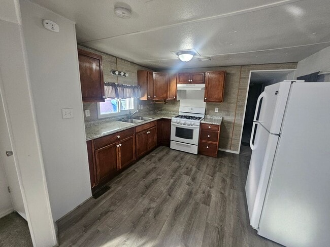 Building Photo - 2 Bedroom Single Wide Mobile Located in Bullhead City