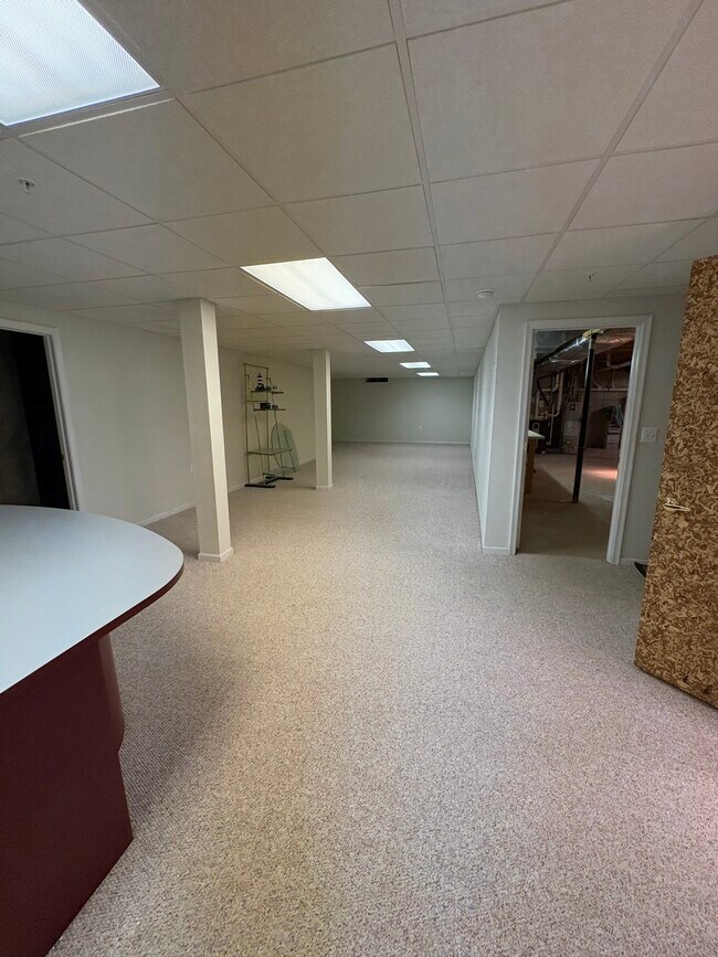 Building Photo - 950 Nathaniel Trail