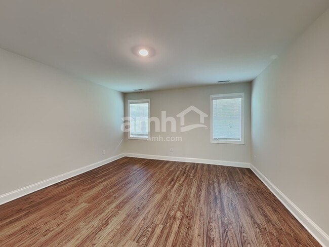 Building Photo - 409 Forest Glen Dr