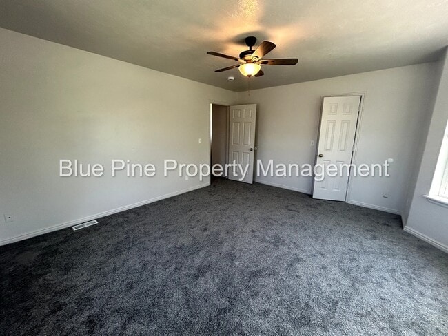 Building Photo - 648 E Poplar St