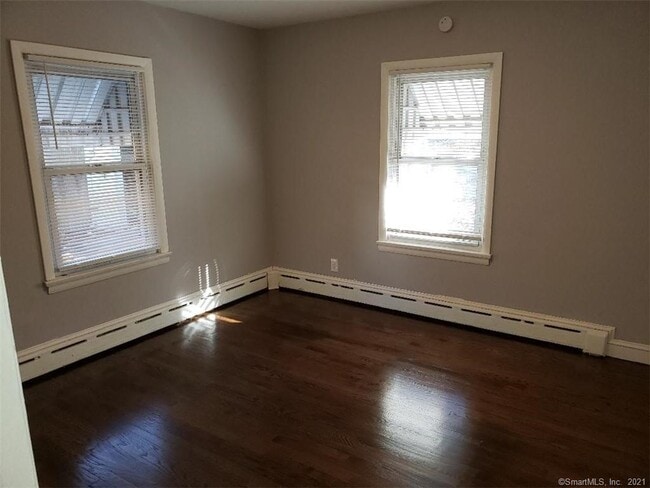 Building Photo - 9 Shirley St