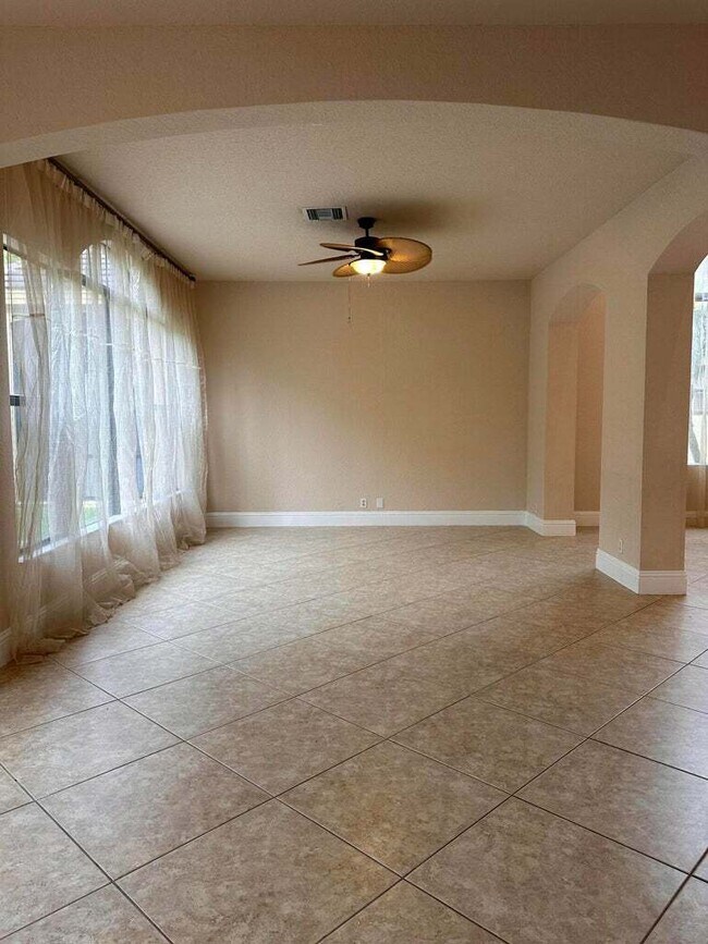 Building Photo - 10345 Medicis Pl