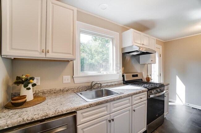 Building Photo - 117 Sharon Springs Dr