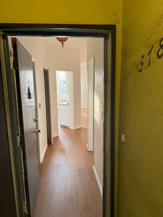 Building Photo - 3787 1/2-3789 W 9th St