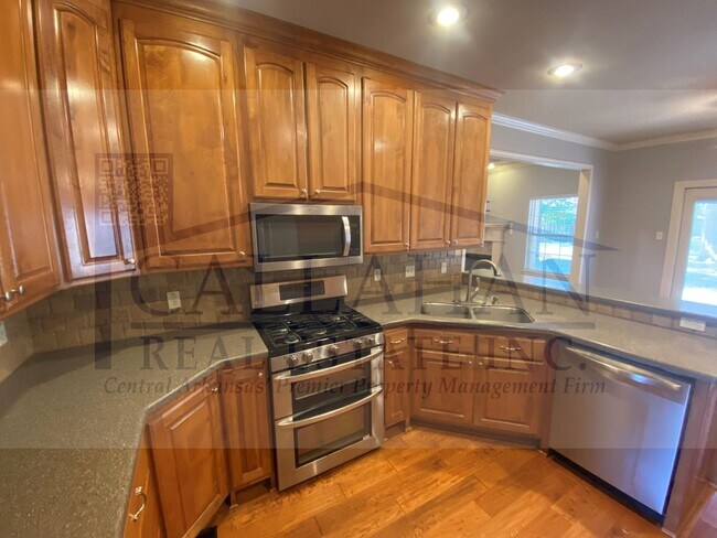 Building Photo - Sherwood Stone Hill 5 Bedroom Home