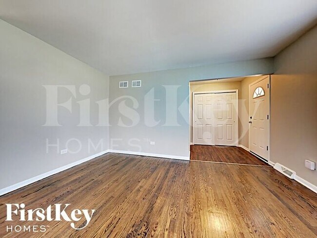 Building Photo - 16322 Kenwood Ave