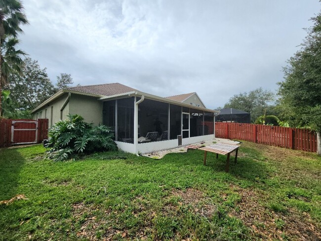 Building Photo - Gorgeous 4-Bedroom, 2-Bathroom Home in Bra...