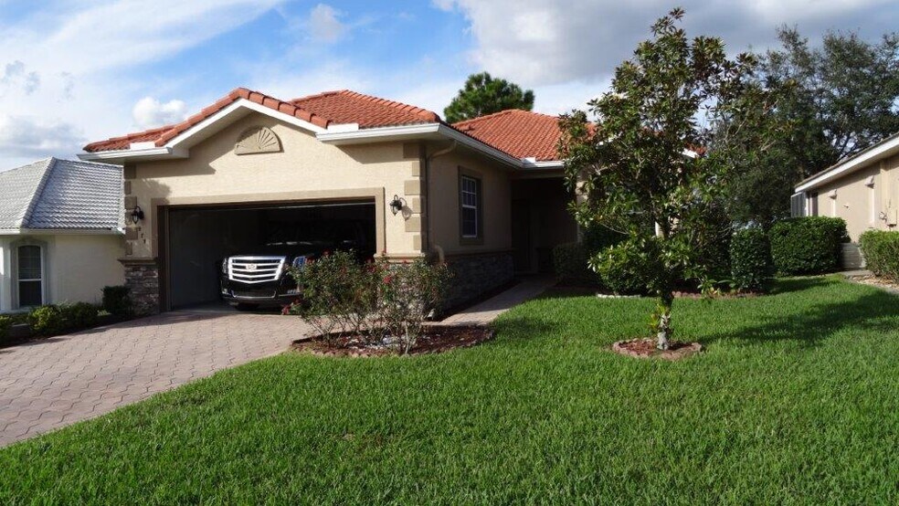 large 2 car garage with W/D in garage and extra refridgerator - 979 West Skyview Crossing Drive