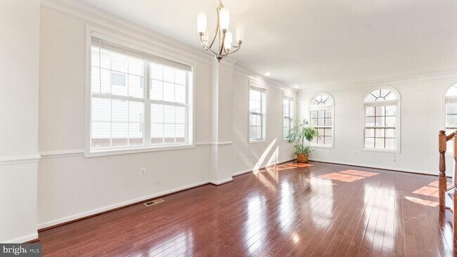 Building Photo - 23100 Dunlop Heights Terrace