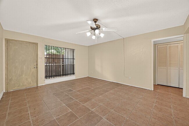 Building Photo - 8201 Richmond Ave.