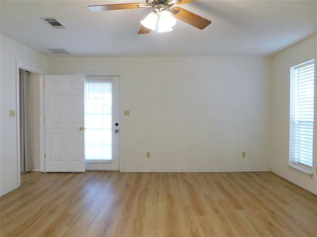 Building Photo - 10971 Lake Crest Dr