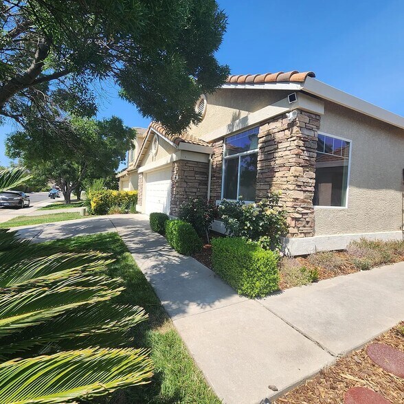 Building Photo - 9919 Tarzo Way