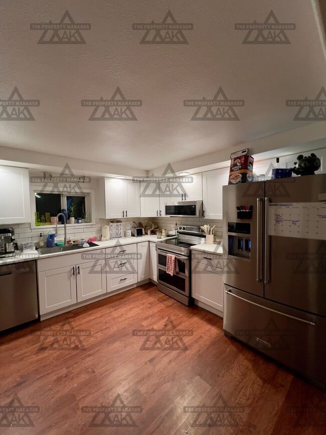 Building Photo - Charming Pet-Friendly 3-Bedroom Home with Garage & Wood Stove – North Pole